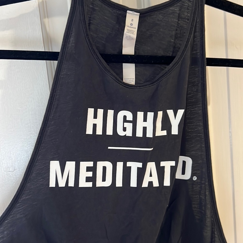 Lululemon cropped yoga tank - “highly meditated” - size 8.
